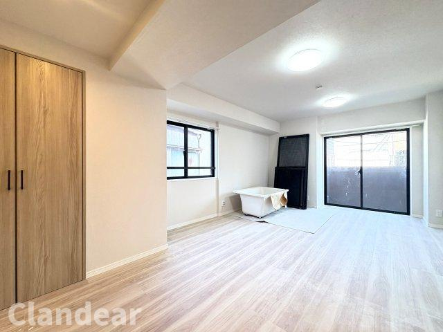 アドリーム西新井の居間・リビング|ドキドキの新生活も、安心してスタート。ぴったりの住まいを見つけませんか？クランディアが一緒に住まい選びをサポートします‼　まずは、お気軽にお問合せください　＃クランディア