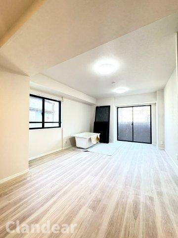 アドリーム西新井の居間・リビング|ドキドキの新生活も、安心してスタート。ぴったりの住まいを見つけませんか？クランディアが一緒に住まい選びをサポートします‼　まずは、お気軽にお問合せください　＃クランディア
