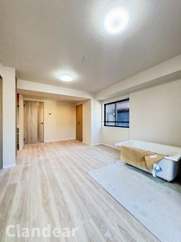 アドリーム西新井の居間・リビング|ドキドキの新生活も、安心してスタート。ぴったりの住まいを見つけませんか？クランディアが一緒に住まい選びをサポートします‼　まずは、お気軽にお問合せください　＃クランディア