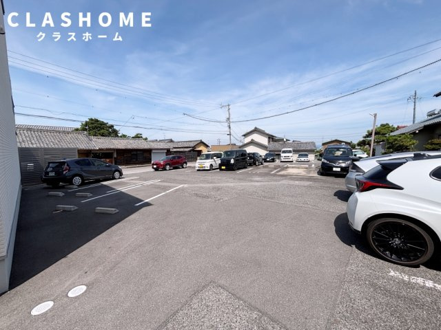ゴールドタウン      刈谷市近郊の賃貸はクラスホーム刈谷店の駐車場