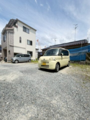安威貸家の駐車場