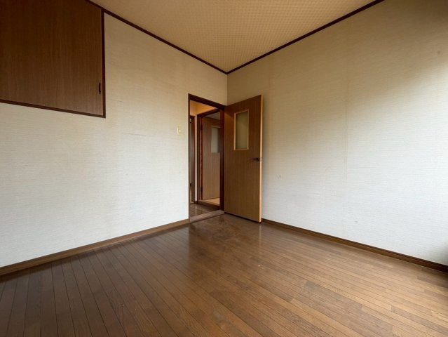 安威貸家の寝室