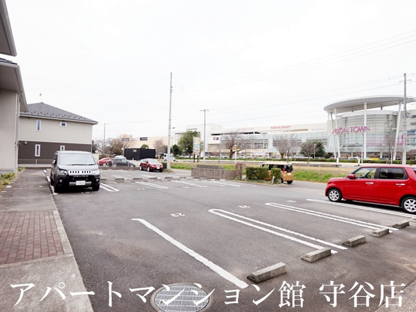 メゾン・ソレイユCの駐車場