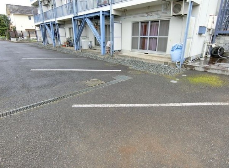 立川市西砂町５丁目の賃貸マンションの駐車場