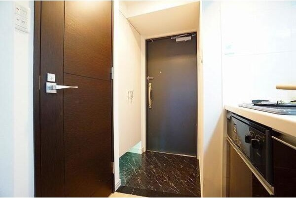 アーデンタワー西本町の玄関