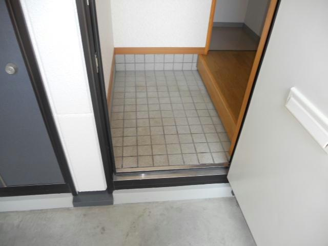 ハイツポプルスの玄関
