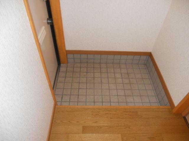ハイツポプルスの玄関