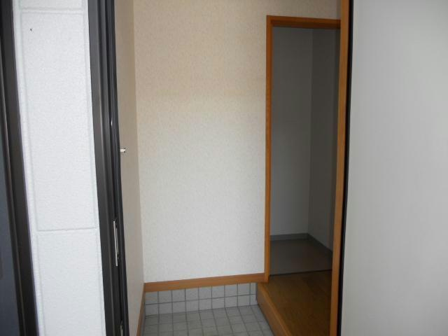 ハイツポプルスの玄関