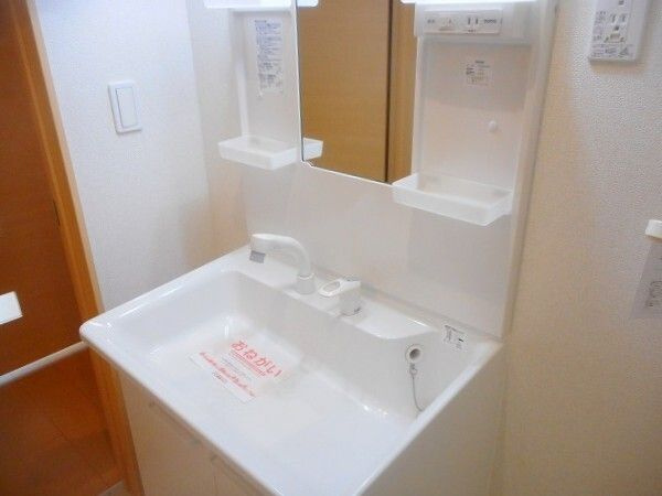 ノーブル港西　Ⅰの洗面所