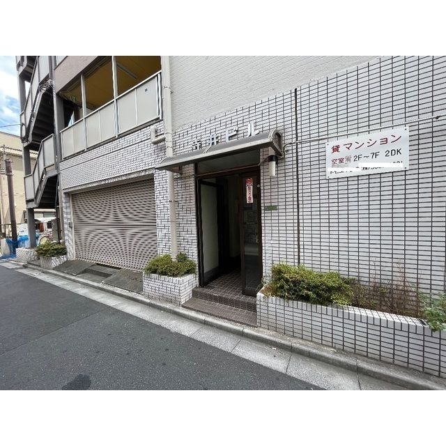 寺井ビルのエントランス