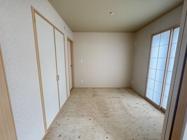 沖縄市知花（全5棟）C号棟の和室|C号棟　和室4.5帖＋収納付き♪