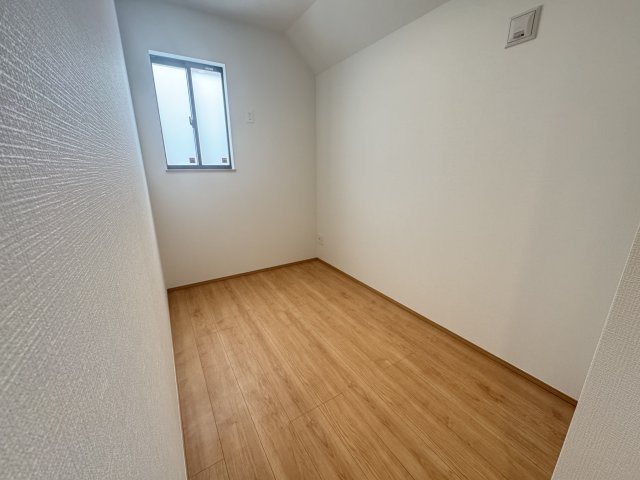 沖縄市知花（全5棟）C号棟の洋室|C号棟　使い方色々、納戸付き♪