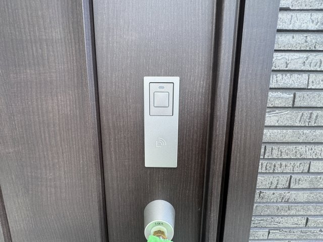 沖縄市知花（全5棟）C号棟の玄関|C号棟　スマートキー付き♪