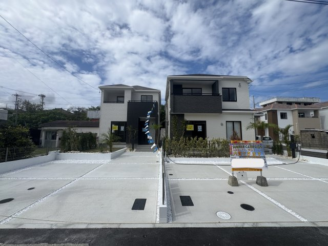 沖縄市知花（全5棟）C号棟の外観|C号棟　並列駐車3台完備♪素敵な植栽付き♪