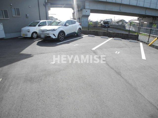 グレインスクエアⅢの駐車場