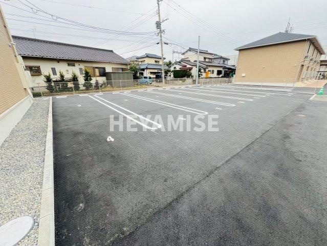 シャルマンパールの駐車場