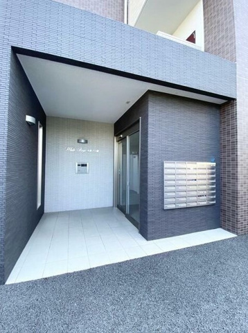 熊本市中央区出水１丁目の賃貸マンションのエントランス