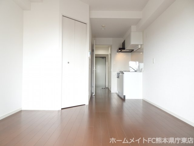 熊本市中央区出水１丁目の賃貸マンションの居間・リビング