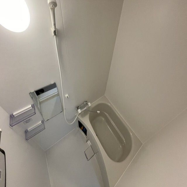 ジーメゾン薬園台の浴室