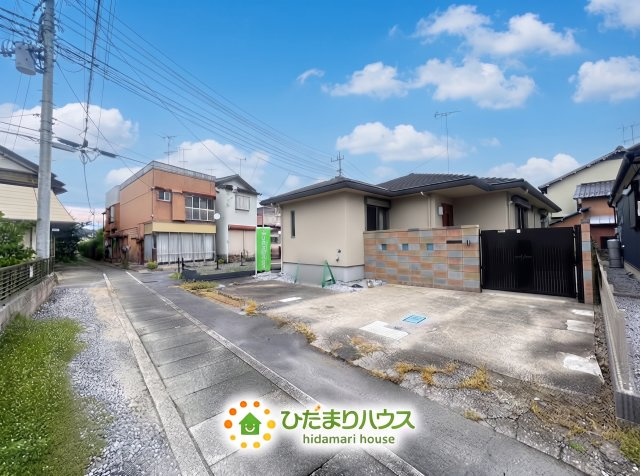 羽生市中央５丁目　中古一戸建ての前面道路含む現地写真