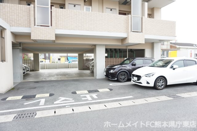 ムライチマンション熊高東の駐車場