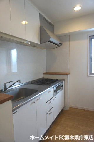 ムライチマンション熊高東のキッチン|※窓はありません。