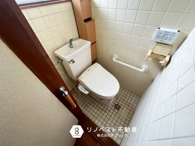 東大阪市新池島町1丁目のトイレ|洗浄機能付きトイレ◎
手すり付きなので、ご高齢の方も安心してお使いいただけます◎