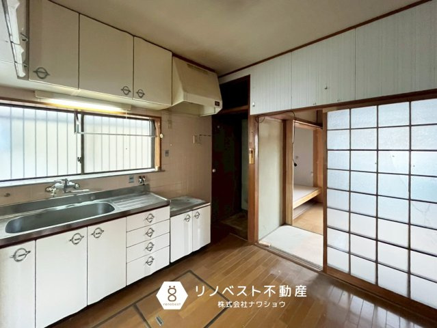 東大阪市新池島町1丁目のキッチン|家族が集うダイニングキッチン♪
隣接する和室を家族団らんスペースとしてお使いいただけます◎