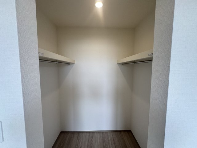 沖縄市知花（全5棟）D号棟の収納|D号棟　洋室7帖＋WIC付き♪