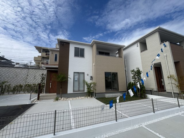 沖縄市知花（全5棟）D号棟の外観|D号棟　駐車3台可♪素敵な植栽付き♪