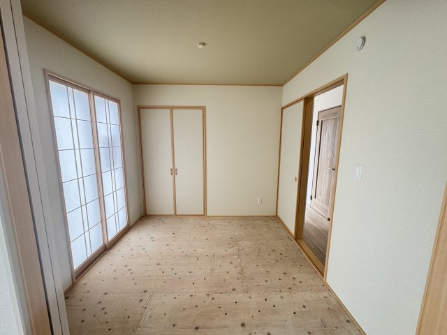 沖縄市知花（全5棟）D号棟の和室|D号棟　和室4.5帖＋収納付き♪