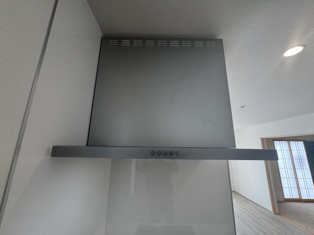 沖縄市知花（全5棟）D号棟のキッチン|D号棟　お手入れしやすい換気扇♪