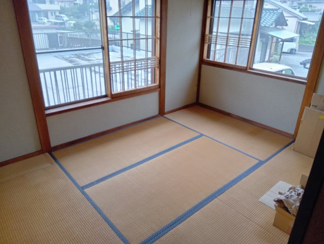 売土地　富士市今泉のその他|室内の様子です。建物付きの土地になります。現在ある建物をリフォームしてのご利用も可能です。