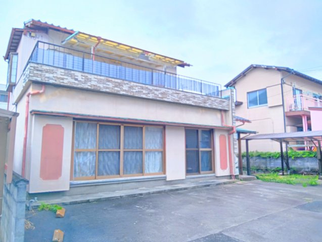 売土地　富士市今泉の外観|建築条件なし！お好きなハウスメーカーでお家が建てられます。現在上物がありますが、解体更地渡しとなります。