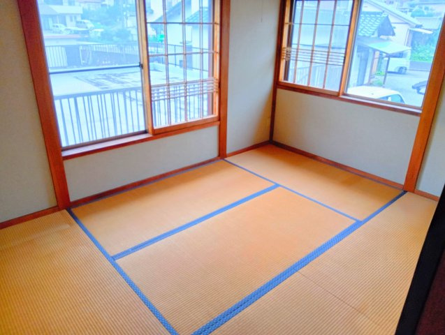 売土地　富士市今泉のその他|室内の様子です。建物付きの土地になります。現在ある建物をリフォームしてのご利用も可能です。