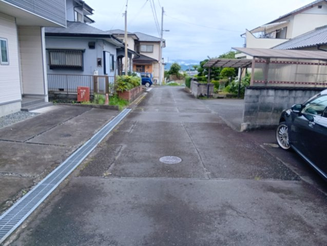 売土地　富士市今泉の前面道路含む現地写真|敷地間口が約14ｍあります。車の出入りがスムーズに行えます。