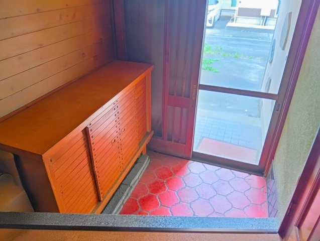 売土地　富士市今泉のその他|室内の様子です。建物付きの土地になります。現在ある建物をリフォームしてのご利用も可能です。