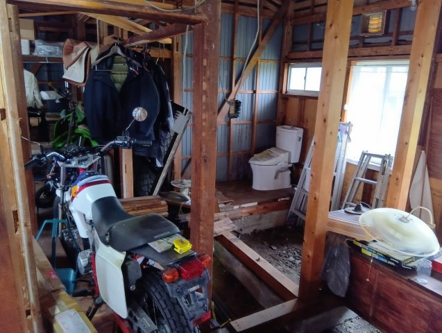 売土地　富士宮市万野原新田のその他|室内の様子になります。現在ある建物をリフォームしてのご利用も可能です。