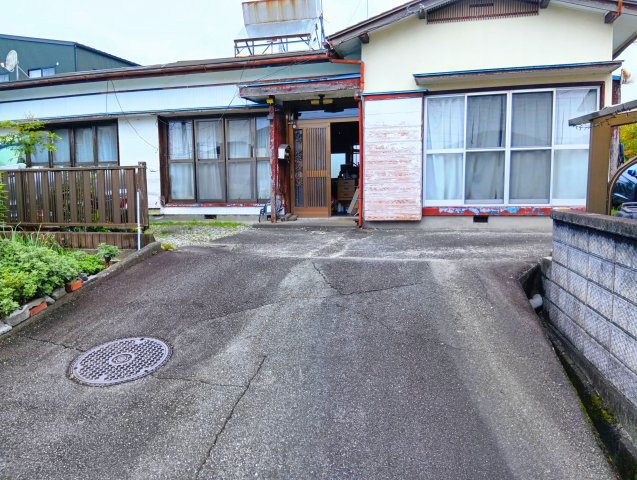 売土地　富士宮市万野原新田の外観|現況でのお引渡しになります。敷地が約70坪と広々としています。自由な間取りでお家が建てられます。