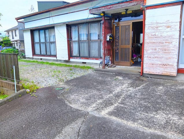 売土地　富士宮市万野原新田の外観|南側が道路に接しているので陽当たり良好です。