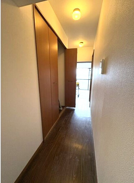 八城マンションの玄関