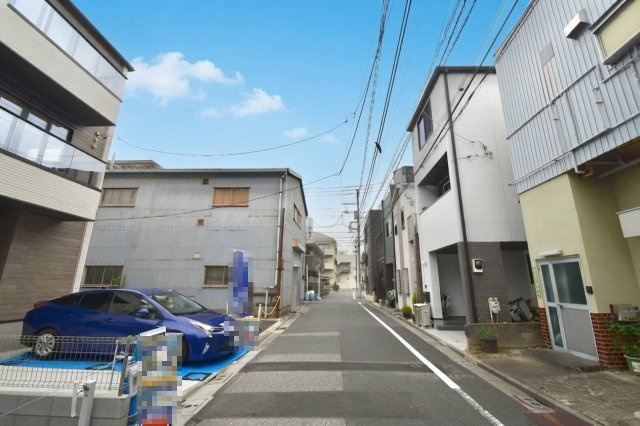 荒川区町屋6丁目　新築戸建　残3棟の前面道路含む現地写真|2026.07.12撮影

現地ご見学希望・資料請求などお気軽にお問い合わせ下さい！
03-5990-5201