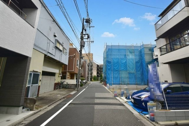 荒川区町屋6丁目　新築戸建　残3棟の前面道路含む現地写真|2026.07.12撮影

現地ご見学希望・資料請求などお気軽にお問い合わせ下さい！
03-5990-5201