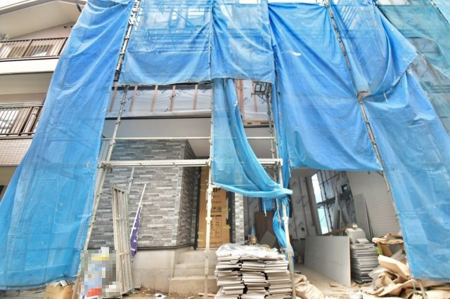 荒川区町屋6丁目　新築戸建　残3棟の外観|2026.07.12撮影

現地ご見学希望・資料請求などお気軽にお問い合わせ下さい！
03-5990-5201