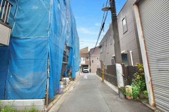 荒川区町屋6丁目　新築戸建　残3棟の前面道路含む現地写真|2026.07.12撮影

現地ご見学希望・資料請求などお気軽にお問い合わせ下さい！
03-5990-5201