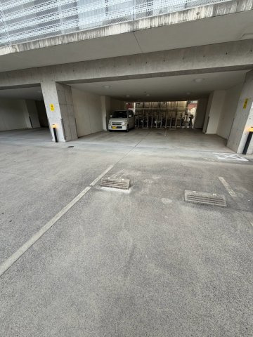 スクエア名駅南の駐車場