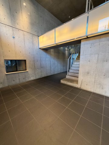 スクエア名駅南のロビー