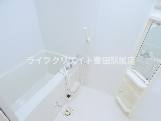 B-クレセントの浴室