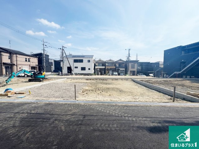 大東市中垣内　第5期　新築一戸建ての外観|周辺は落ち着いた街並みの住宅地！子育てがしやすい住環境です！まだ未完成ですが、現地でしかわからない事もございます。是非一度ご覧ください。