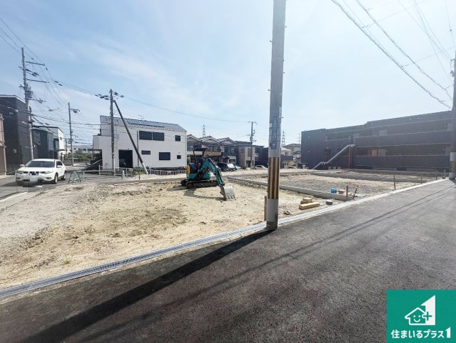 大東市中垣内　第5期　新築一戸建ての外観|周辺は落ち着いた街並みの住宅地！子育てがしやすい住環境です！まだ未完成ですが、現地でしかわからない事もございます。是非一度ご覧ください。